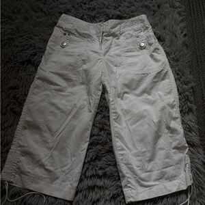 Ann Taylor Loft Signature Fit cropped white capri pants - 00P